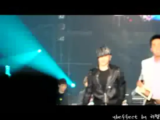 20090411 [Fancam] Tae Yang interview at sparkling concert