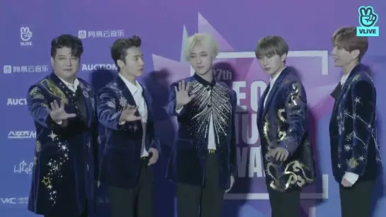 180125 Super Junior на красной дорожке Seoul Music Awards (1)