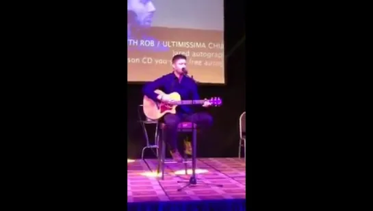 Дженсен играет на гитаре #JibCon7