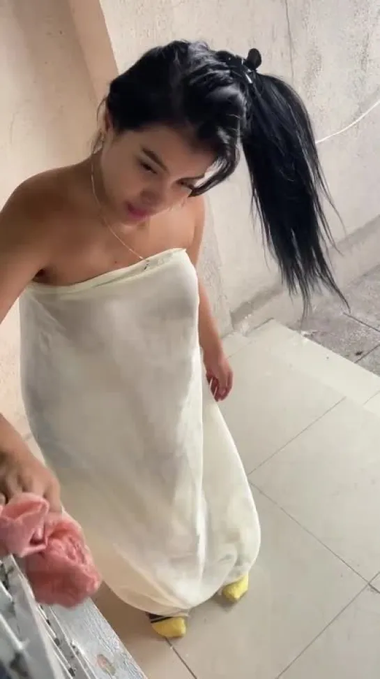 thalia duran -cleaning the window in towel