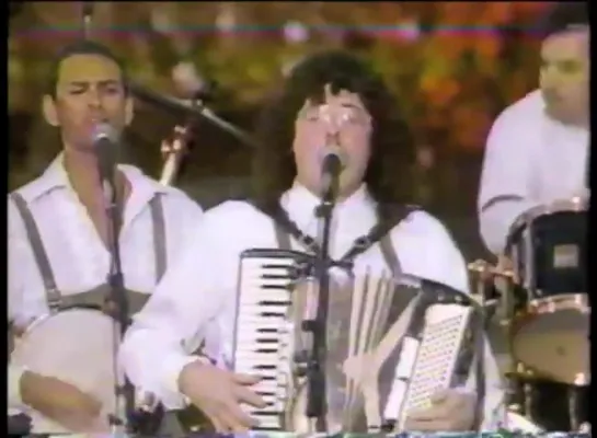 Weird Al Yankovic performs on _“The Sunday Comics_“ 1991 RARE TV FOOTAGE