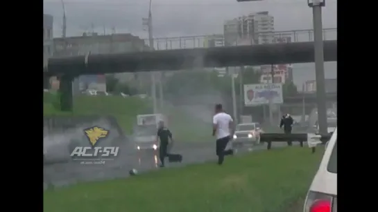 Эпичный полёт Porsche Cayman S - Porsche goes airborne on russian highway