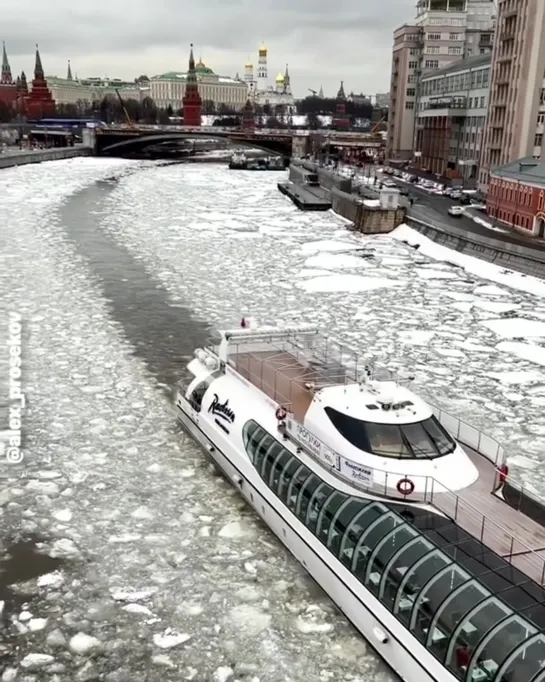 Весна на Москве-реке