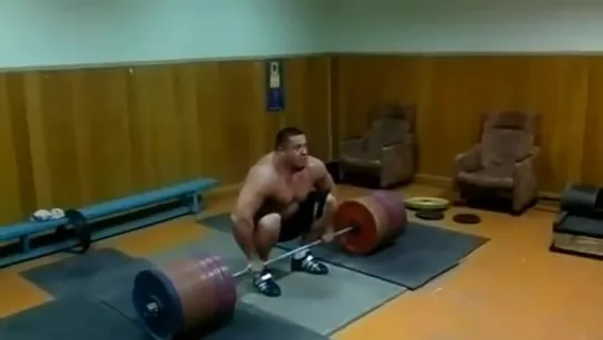 Mikhail Koklyaev Deadlift 412 kg  907 lb