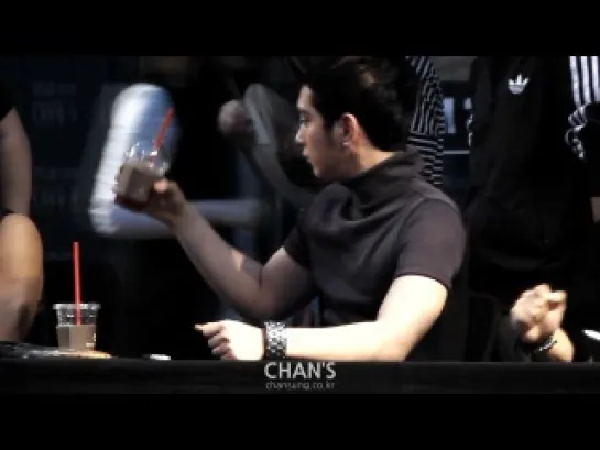 [FANCAM]130525 | Yongsan Fansign @ Chansung