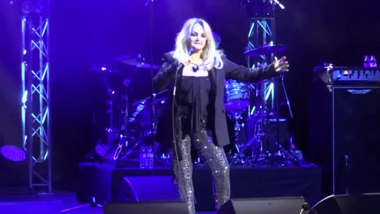 Bonnie Tyler - Hold On  Live (68)