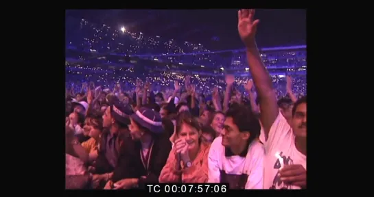 RARE Whitney Houston Crowd Going Nuts When She Hits The Stage! Johannesburg,  1994