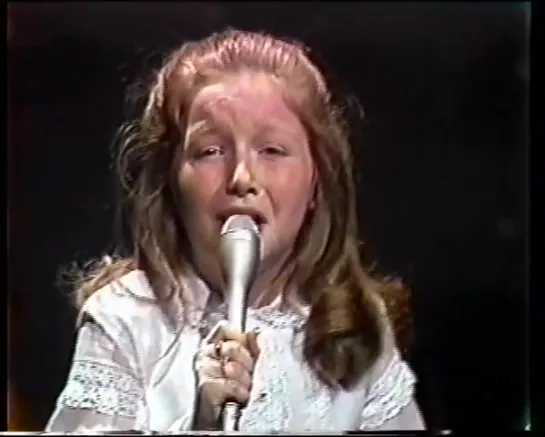 Lena Zavaroni Sings End of the World on Tonight Show 1973 (10)