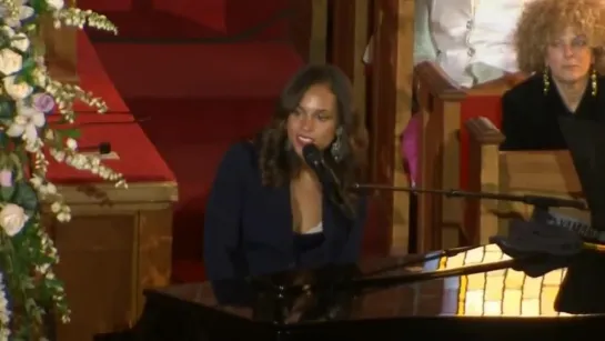 Alicia Keys on Whitneys Funeral Send Me an Angel ( 18.2.12) (церемония прощания)