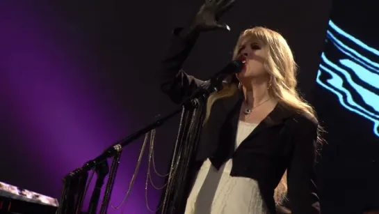 Queen of Rock n Roll Stevie Nicks -  Edge Of Seventeen  [Live In Chicago] (68 лет)