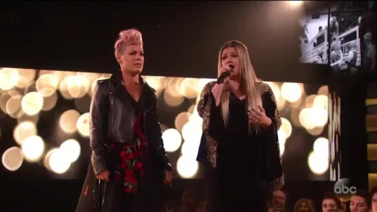 Kelly Clarkson & P!nk - Everybody Hurts (Live at AMA 2017)