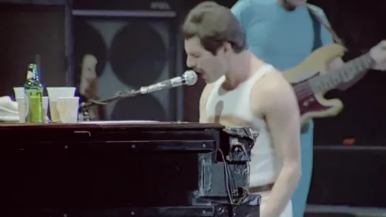 Queen - Somebody To Love - HD Live - 1981 Montreal