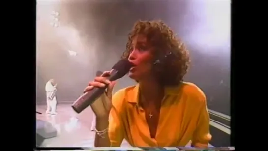 Whitney Houston - I Wanna Dance with Somebody(HQ Stereo) (1988 30th GRAMMY Awards)