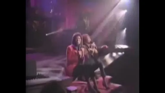 Whitney Houston & Natalie Cole (Мост над бурными водами)1990