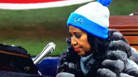 ARETHA FRANKLIN- Thanksgiving Day National Anthem.