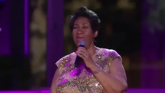 Aretha Franklin Pays A Soulful Tribute To Prince By Singing ‘Purple Rain’