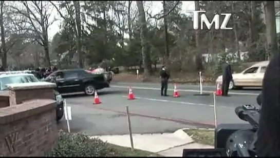 Whitney Houston -- HEARSE ARRIVES AT CEMETERY