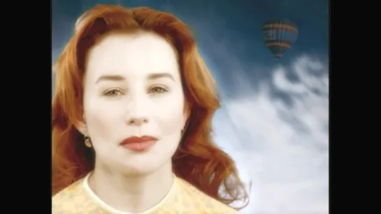 Tori Amos - Caught A Lite Sneeze