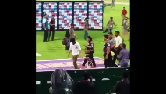 Shah Rukh Khan and AbRam at Eden Gardens after match 4 May 2016 .