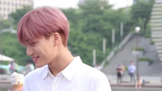 150812 EXO Kai @ Baskin Robbins CF