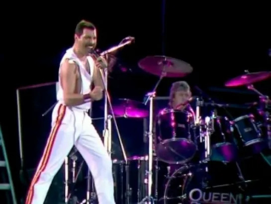 Queen - Another One Bites The Dust (Live At Wembley 86)