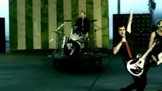 Green Day - American Idiot [HD 720]