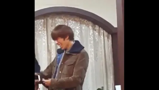 160103 [Fancam] Dongwoo spotted at his family's restaurant