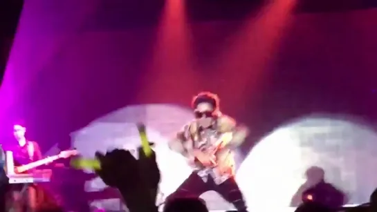 151004 [Fancam] Infinite Effect in Warsaw (Poland) ~ Infinite H - Sorry, I'm Busy