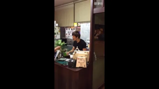 150928 [Fancam] Dongwoo spotted at his family's restaurant