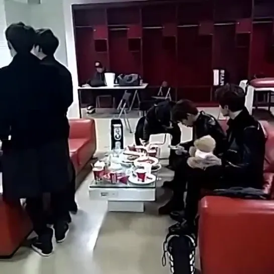 150115 29th Golden Disk Awards: Waiting room 1