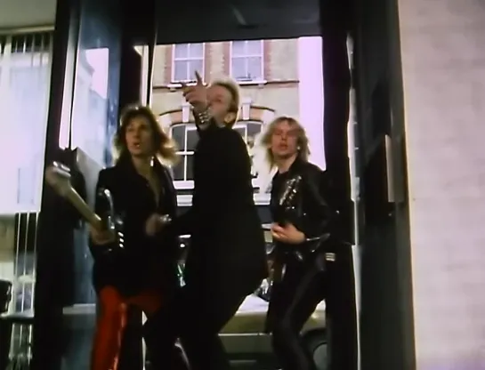 Judas Priest - Breaking The Law (1980)