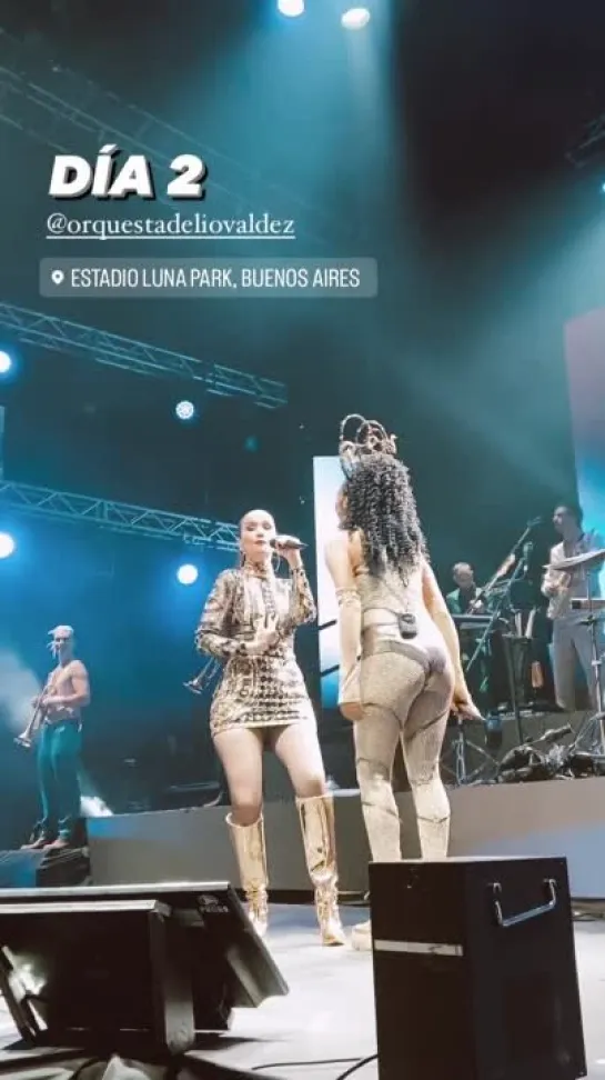 4. Natalia Oreiro canta con "La Delio Valdez" en Luna Park