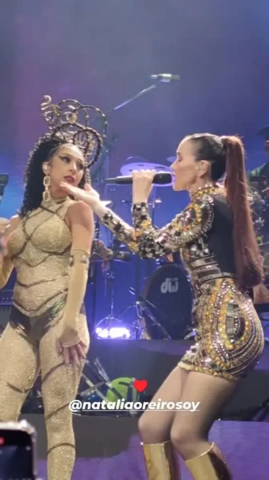 3. Natalia Oreiro canta con "La Delio Valdez" en Luna Park