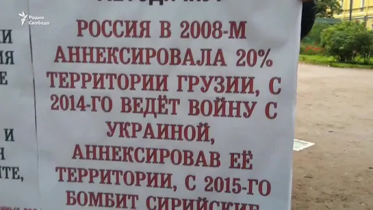 Пацифистов отправили в автозак. В Петербурге разогнали антивоенную акцию