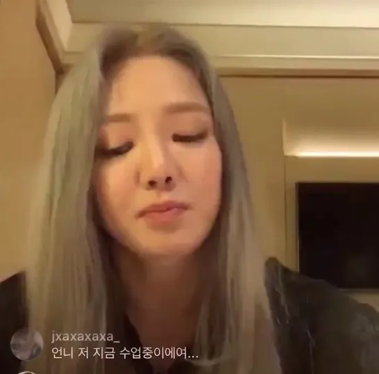 Hyoyeon (SNSD) instagram live