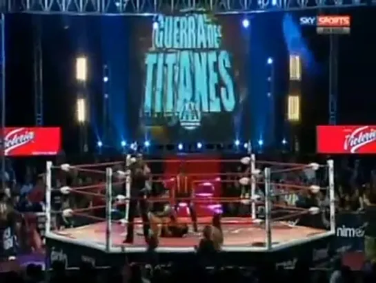 El Texano Jr. (w/Perro Aguayo Jr.) (c) vs. El Patron Alberto (w/El Mesias), for AAA World Heavyweight Title