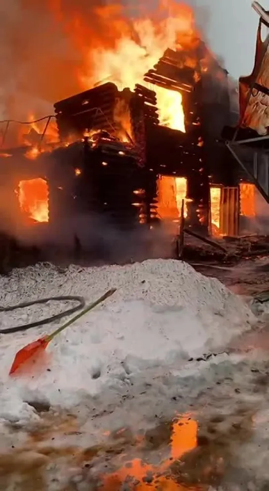 🔥🏡🔥 В ИСТРИНСКОМ РАЙОНЕ БРАТКИ ИЗ МОЛДАВСКОЙ ДИАСПОРЫ СОЖГЛИ ДОМ ВЕТЕРАНУ СВО ВМЕСТЕ С СОБАКОЙ