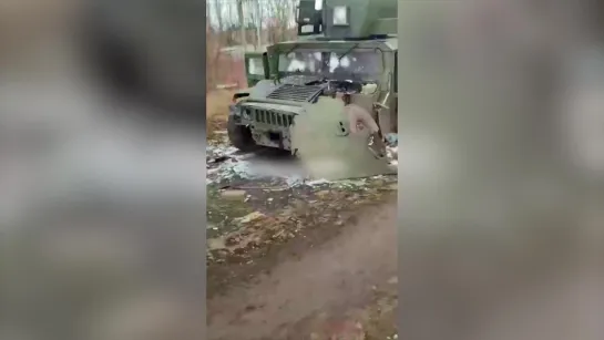 Американский бронеавтомобиль HMMWV ВСУ уничтоженный в Авдеевке.