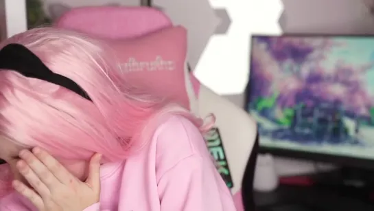 Belle Delphine - PLUSHIE GUN