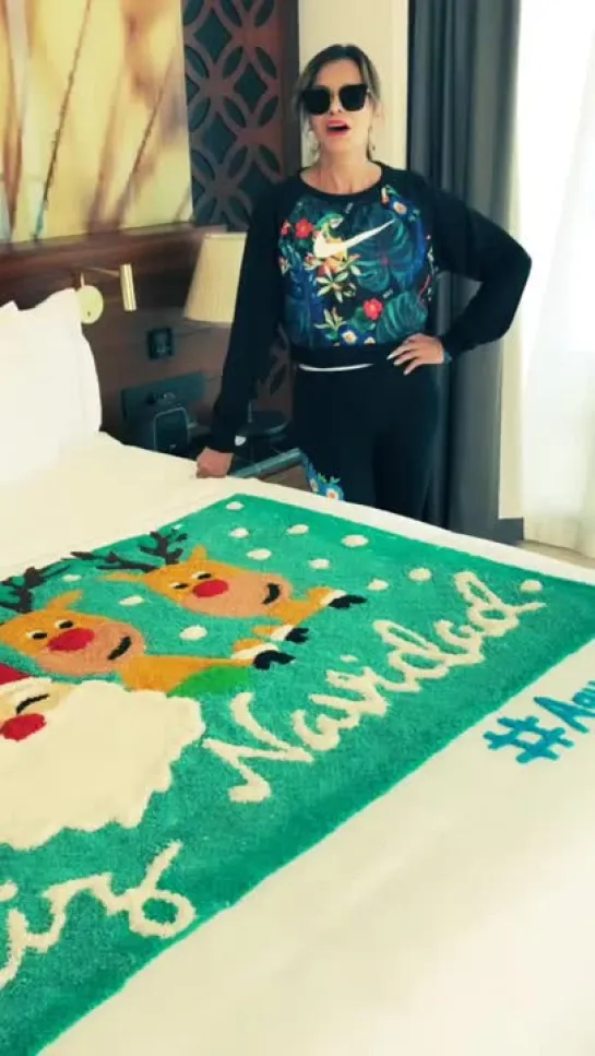 Lucía Méndez - Xmas vacations at the Live Aqua Beach Resort (Cancún, 24/12/2018)