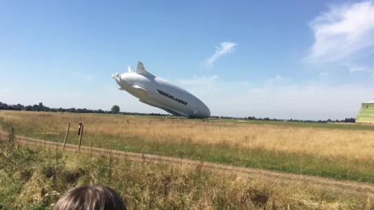 Падение крупнейшего в мире воздушного судна попало на видео