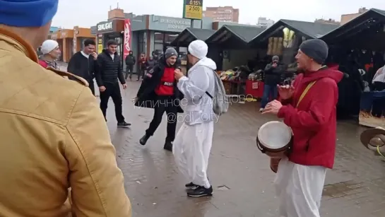 Кришны и восточные танцы на Советской улице в Одинцово