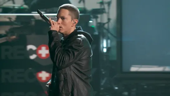 B.O.B, Keyshia Cole, Eminem — «Airplanes» (Part 2) + «Not Afraid» (Live @ BET Awards 2010)