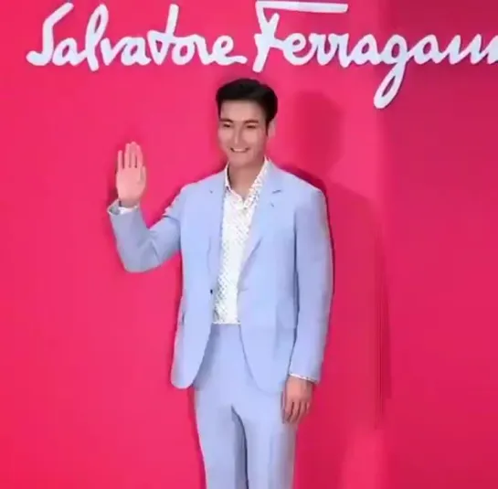 190328 Шивон на мероприятии Ferragamo