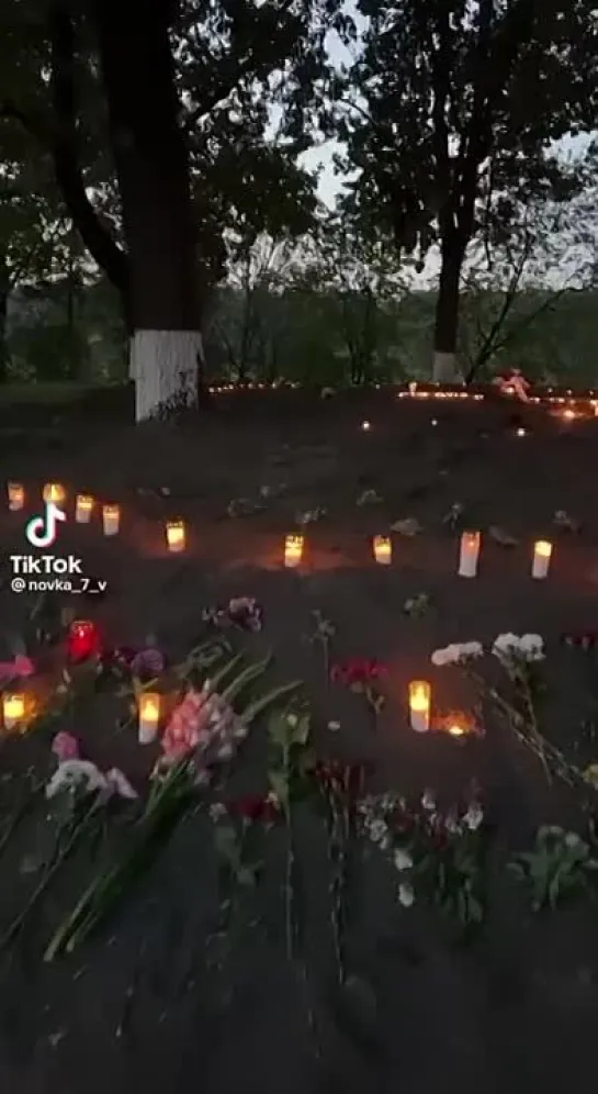 🇪🇪Так сейчас выглядит место, откуда убрали советский танк-памятник Т-34.  Он был установлен на въезде в Нарву.