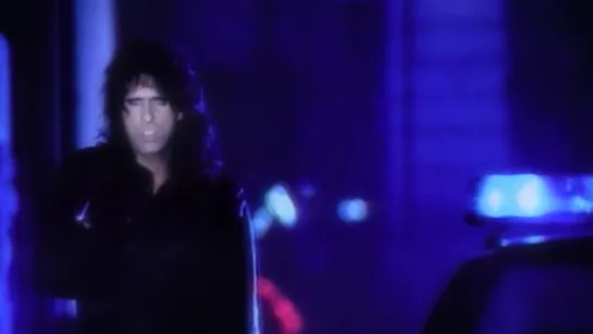 Alice Cooper - Loves A Loaded Gun