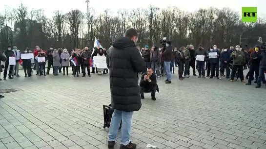 Мининг в Берлине  против дискриминации русских.