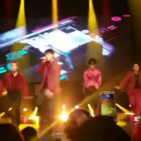 [FANCAM] [15.11.18] B.A.P 'FOREVER' TOUR — Chicago