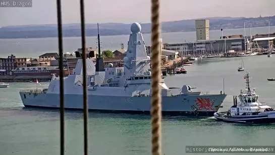 UK Эсминец HMS Dragon D35 внезапно вернулся в Портсмут - правый борт корабля поврежден от удара