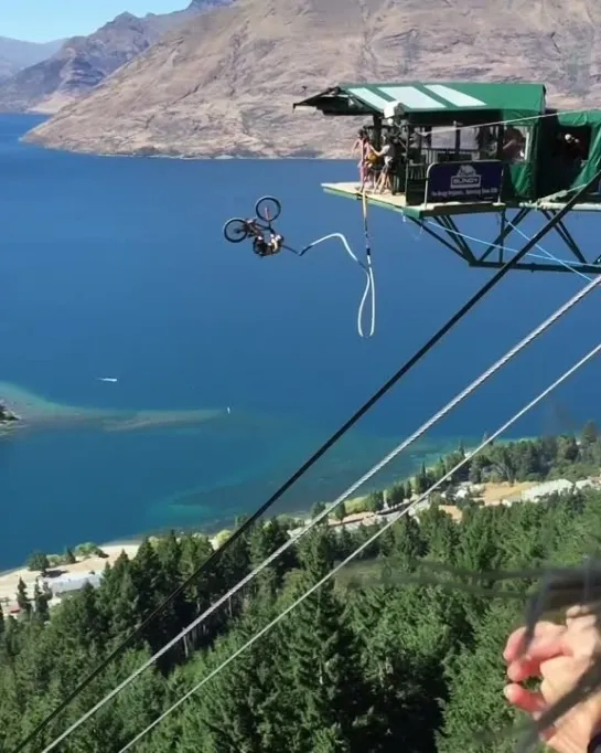 Matt Jones | Bungee jumping